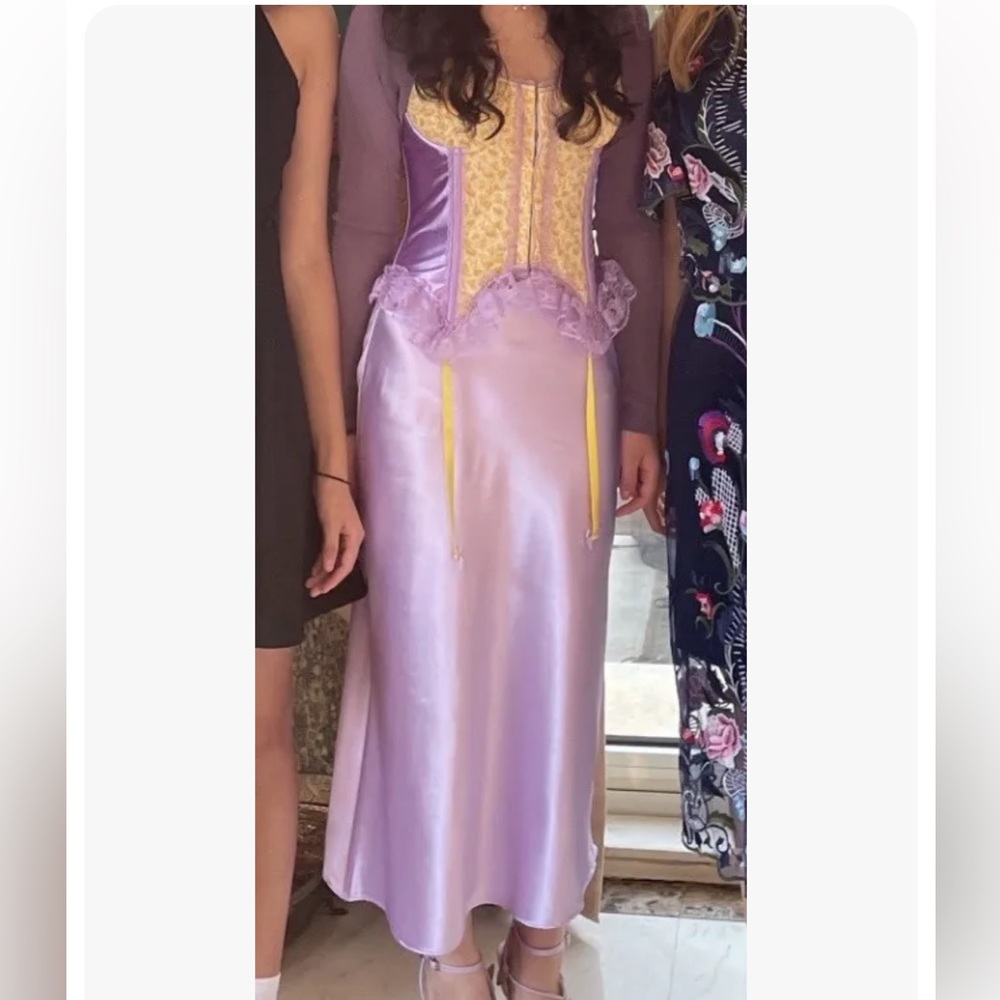Y2K style Lilac and daisy corset and skirt set! Fits size 0-2